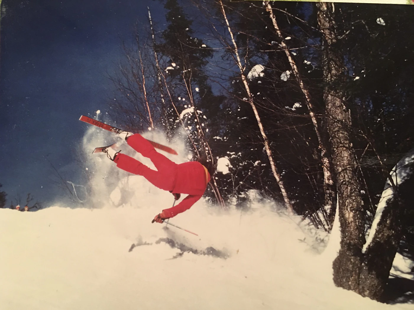 L'évolution des vêtements de ski à travers le temps